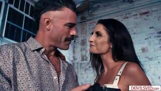 Dude ass ffycin ei wraig brunette busty ffrind gorau