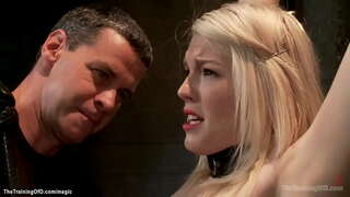 Cho mare blond senior member Ella Nova vin ap soufri anpil ak disipline pa mèt James Mogul lè sa a, te fè chante chante ki graj gimp Owen Gri