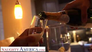 Nerātns America - Gracie Glam izpaužas visu dressed up pirms izjādes gailis