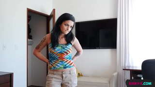 Ny stepsister fotsiny dia tsy hiala mikapoka ahy aho mandra-mametraka azy teo an-tongotra efatra sy ny fuck fa mafy slurping pussy mba levitra - Kylie Foxxx