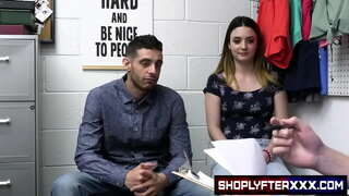 ���ៅពេលដែល Kinsley Kane និងនាងប្រុសត្រូវចាប់បានដោយប្រើការលួចកាតឥណត់បង់ពាក់ Kinsley ដើម្បីហ្មត់ចត់និងប្រហោងស្វែងរក។