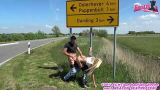 Creampie na rúa con unha loira cum vagabunda