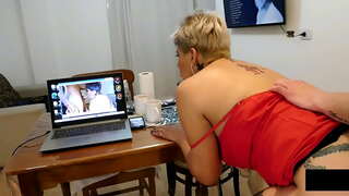 ���ான் அவரை கண்டறிய உளவு போது என்னை நான் சுய இன்பம் மற்றும் நான் அவரை நிரப்ப என் கழுதை பால் வரை அது வழிந்து .....