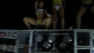 Strip no Pared&amp;atilde;o da Ismael som Fest car m.