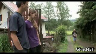 Fa zaza mamelatra ny tongony misokatra malalaka