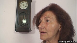 ���ຍິບອາຍຸແລະເດັກເກີ