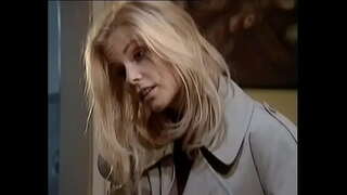 Gina 야생 바보는 그녀의 남자는 휴대 전화에 그런 그를 겸하기 전에 그녀는 잎