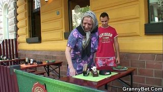 Big tits granny fodido duramente