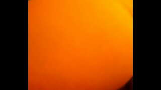 ийм байхад түүний эцэг эх нь бусад өрөөнд