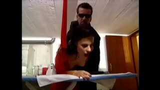 Трахни իր гладильным սեղանի շուրջ ( Գյուղ քեզ համար է դա :Ե )