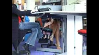 Skrytá knihovna koukání pod sukně