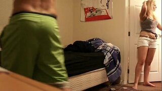 הילדה רוכבת.