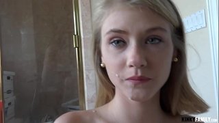 Kinky Familia - ego eam sugentem mea dick in non tempore