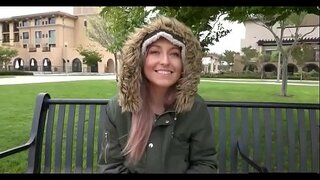 בלונדינית בת 19 מזיין בדייט הראשון