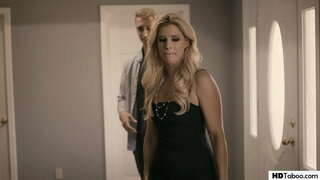 ���ိန္ဒိယနွေရာသီနှင့်သူမ stepson ခံစားခက်ထြင္ခဲ