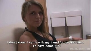 خوبصورت ماڈل پیسے کے لئے FUCKS!