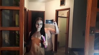 Peladinha se embalaxe para un artigo.