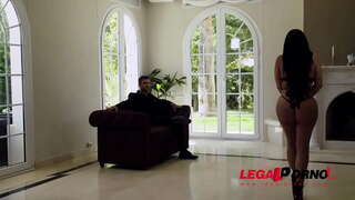 Curvy Latina maid Kesha Ortega ligeann boss bang tits mór agus bándearg fliuch GP848