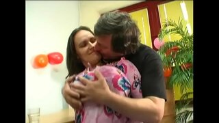 Vigoroso rapaza Jenny con grandes natural tits se bateu por detrás