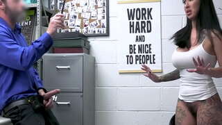 Shoplyfter forsa lily luna pa huur di bola