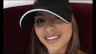 Smuk ung brunette babe med store bryster og skrå øjne Michelle Maylene nyder ridning af big pecker af world wide kendt fucker Manuel Ferrera