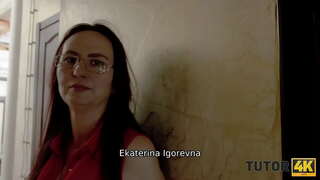 TUTOR៤K។ បុរសម្នាក់បានប្រាប់គ្រូបង្រៀននាងត្រូវតែរីករាលដាលជើងទៅទទួលបានមួយចំនួនប្រាក់សម្រាប់មេរៀន