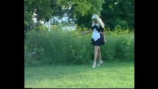 Lewd gardener iphakamisa a blonde maid abancinane fucking kwi ingca iluhlaza